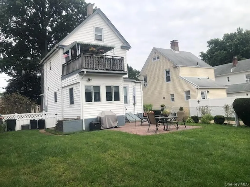 108 Elizabeth Street Floral Park NY 11001
