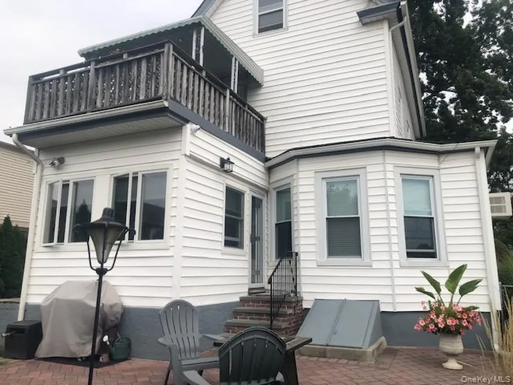 108 Elizabeth Street Floral Park NY 11001