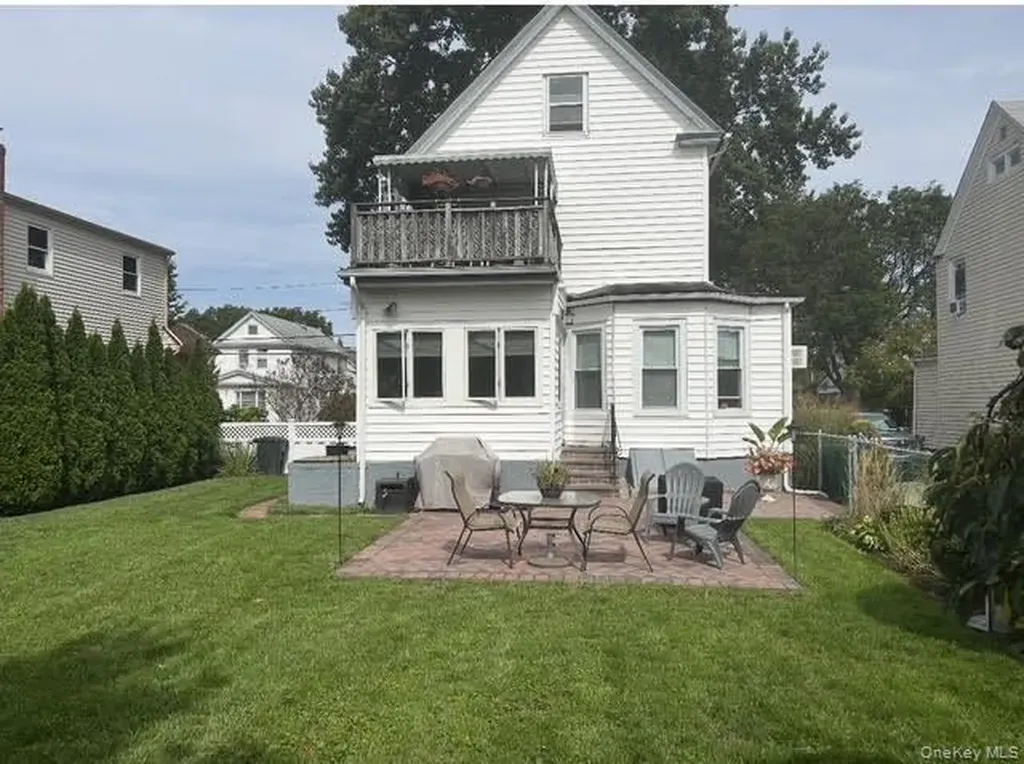 108 Elizabeth Street Floral Park NY 11001