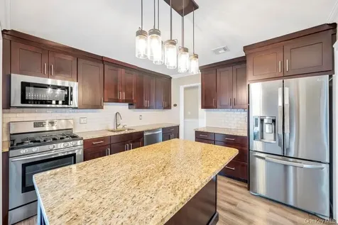 178 Missouri Avenue Bay Shore NY 11706