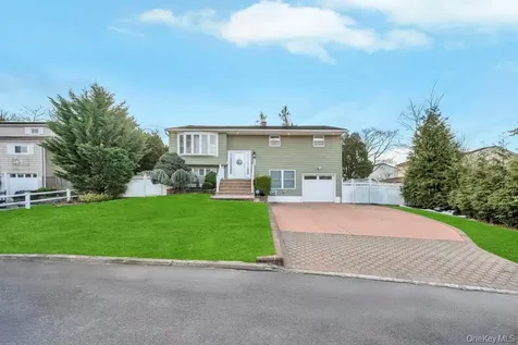 178 Missouri Avenue Bay Shore NY 11706