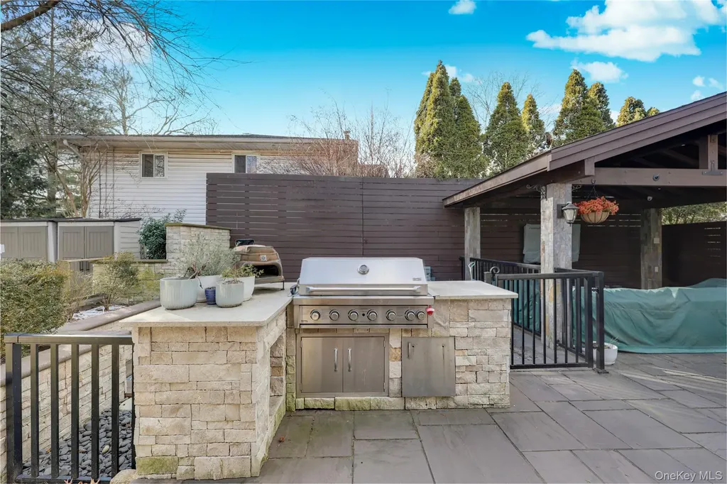 41 Erick Avenue Hewlett NY 11557