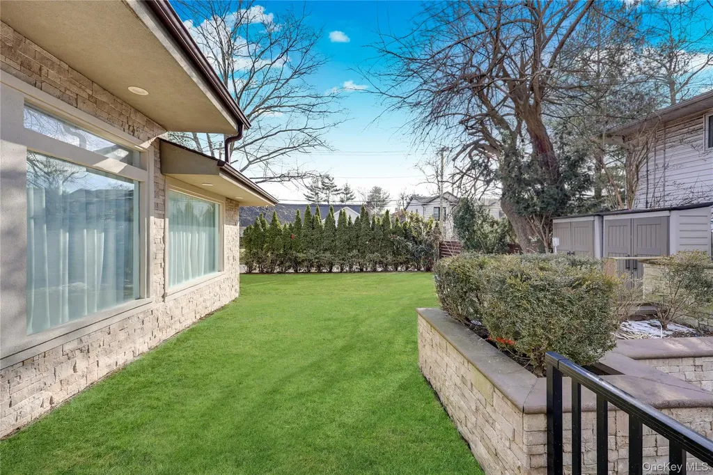 41 Erick Avenue Hewlett NY 11557
