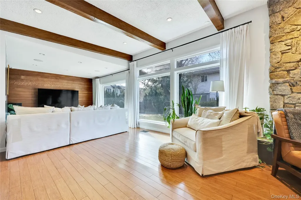 41 Erick Avenue Hewlett NY 11557