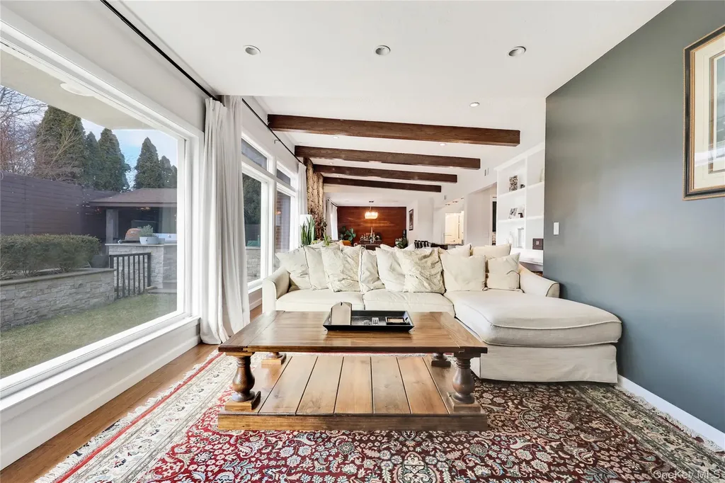 41 Erick Avenue Hewlett NY 11557