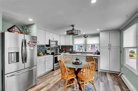 164 Village Circle W Manorville NY 11949