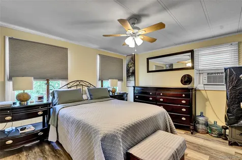 164 Village Circle W Manorville NY 11949