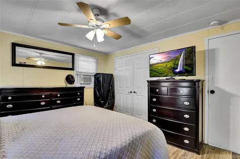 164 Village Circle W Manorville NY 11949