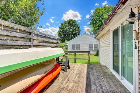 164 Village Circle W Manorville NY 11949