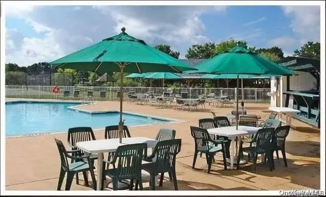 164 Village Circle W Manorville NY 11949