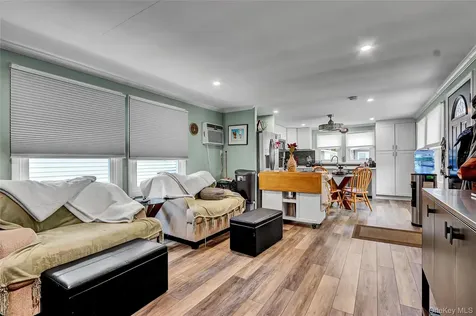 164 Village Circle W Manorville NY 11949