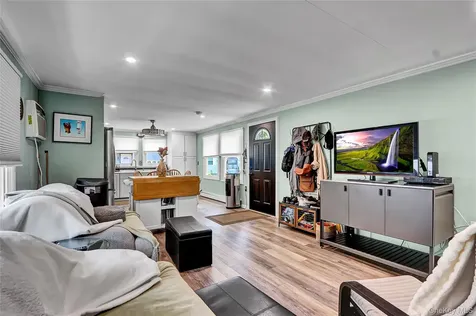 164 Village Circle W Manorville NY 11949