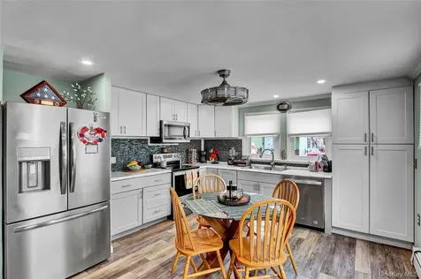 164 Village Circle W Manorville NY 11949