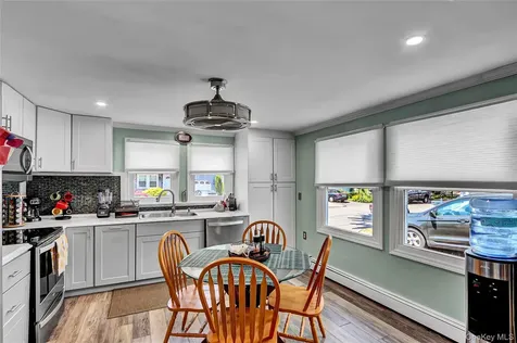 164 Village Circle W Manorville NY 11949