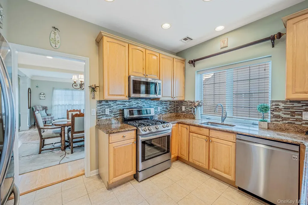 78 Louden Loop Mount Sinai NY 11766