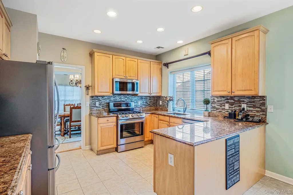 78 Louden Loop Mount Sinai NY 11766