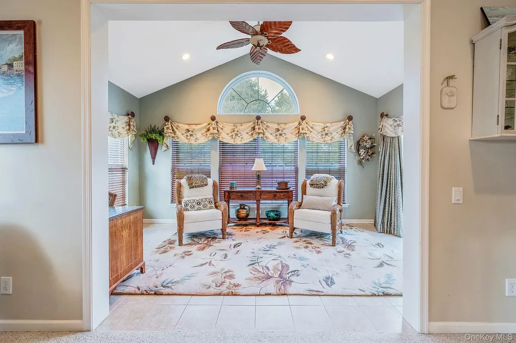 78 Louden Loop Mount Sinai NY 11766