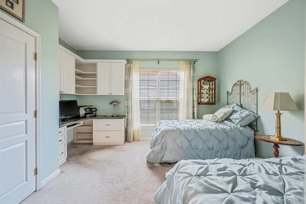 78 Louden Loop Mount Sinai NY 11766