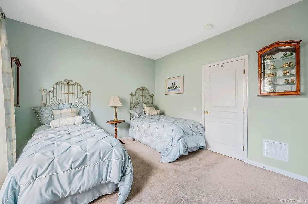 78 Louden Loop Mount Sinai NY 11766