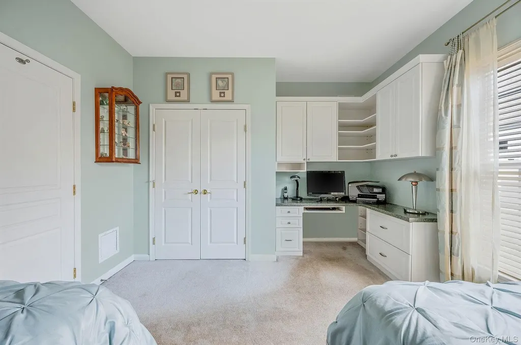 78 Louden Loop Mount Sinai NY 11766