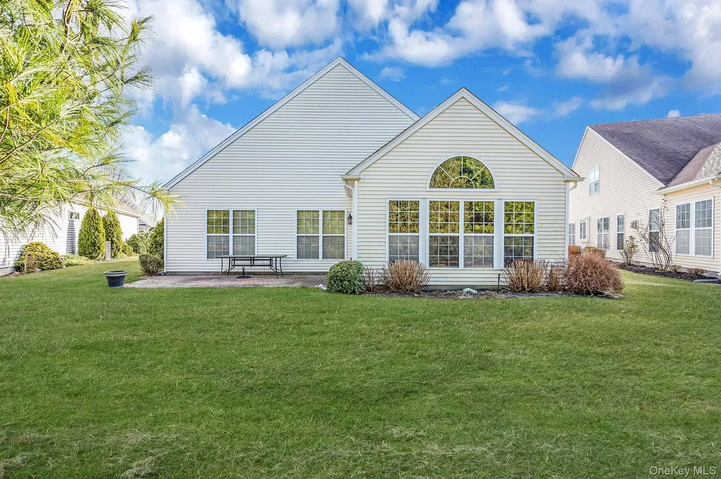 78 Louden Loop Mount Sinai NY 11766