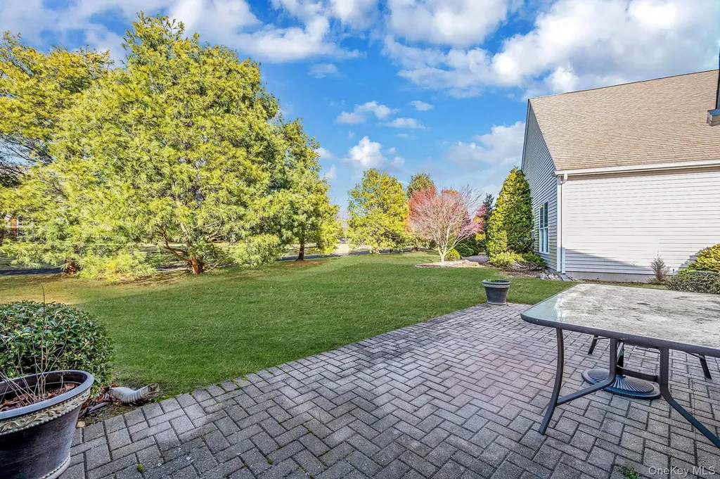 78 Louden Loop Mount Sinai NY 11766