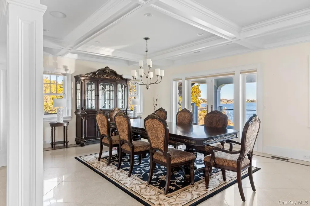 17 Ludlow Lane Hampton Bays NY 11946