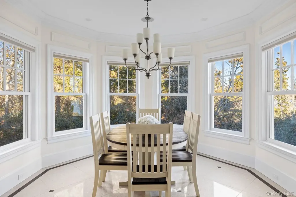17 Ludlow Lane Hampton Bays NY 11946
