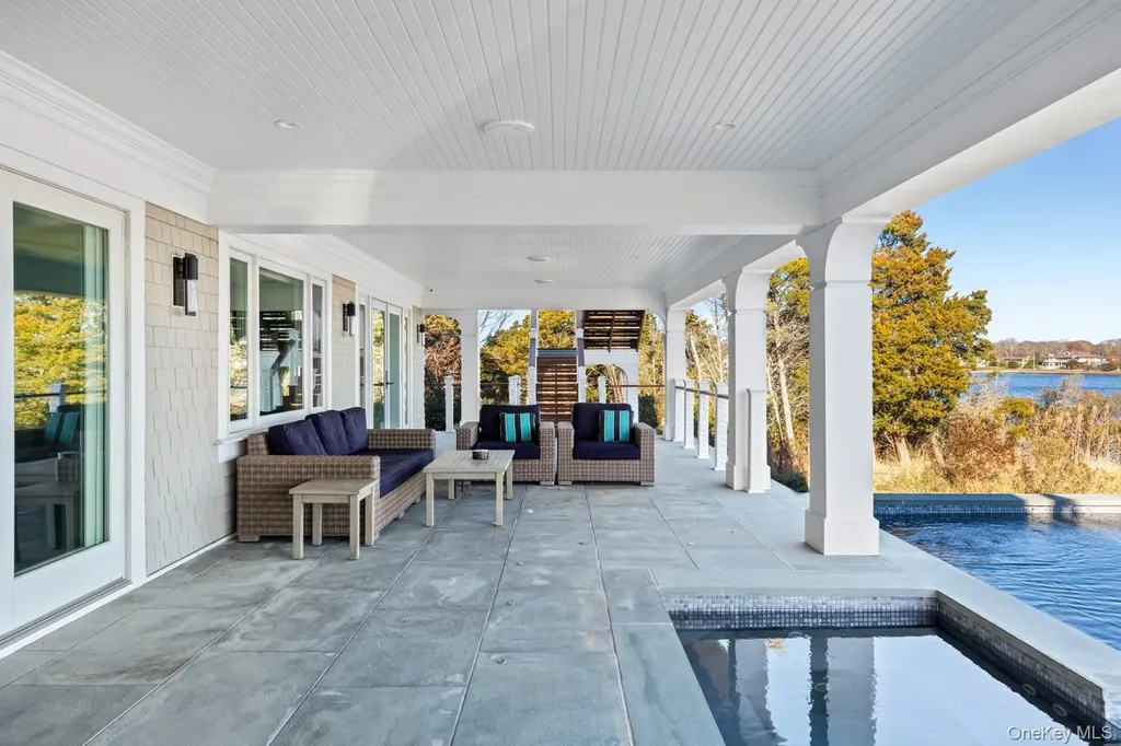 17 Ludlow Lane Hampton Bays NY 11946