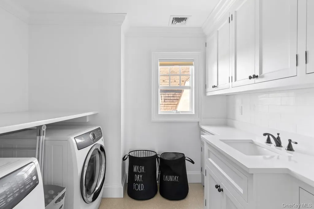 17 Ludlow Lane Hampton Bays NY 11946