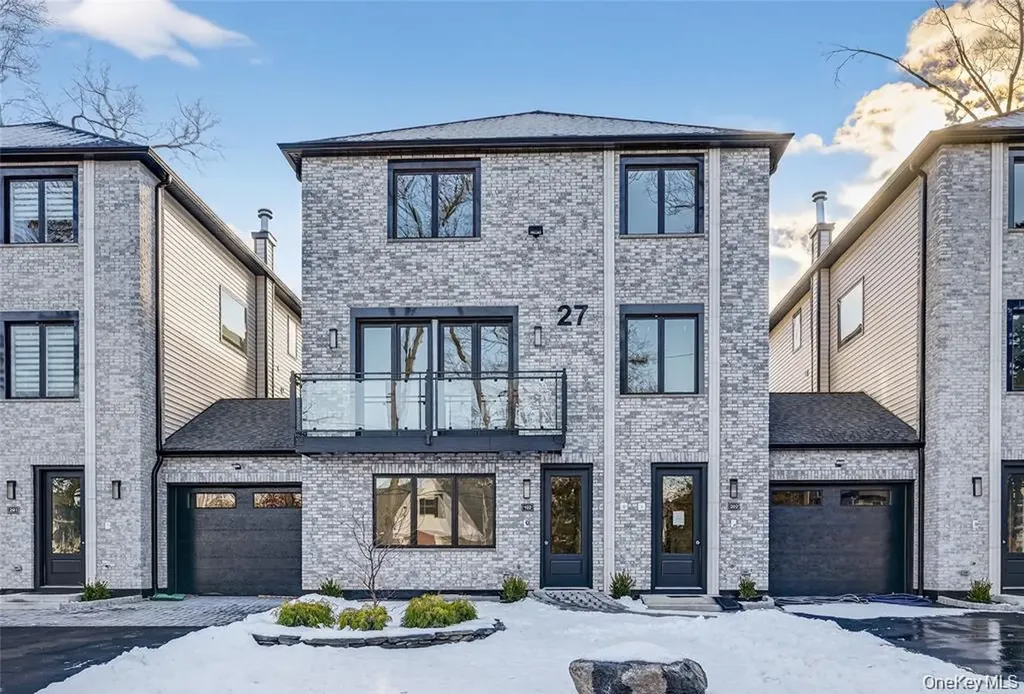27 Ellish Parkway Spring Valley NY 10977