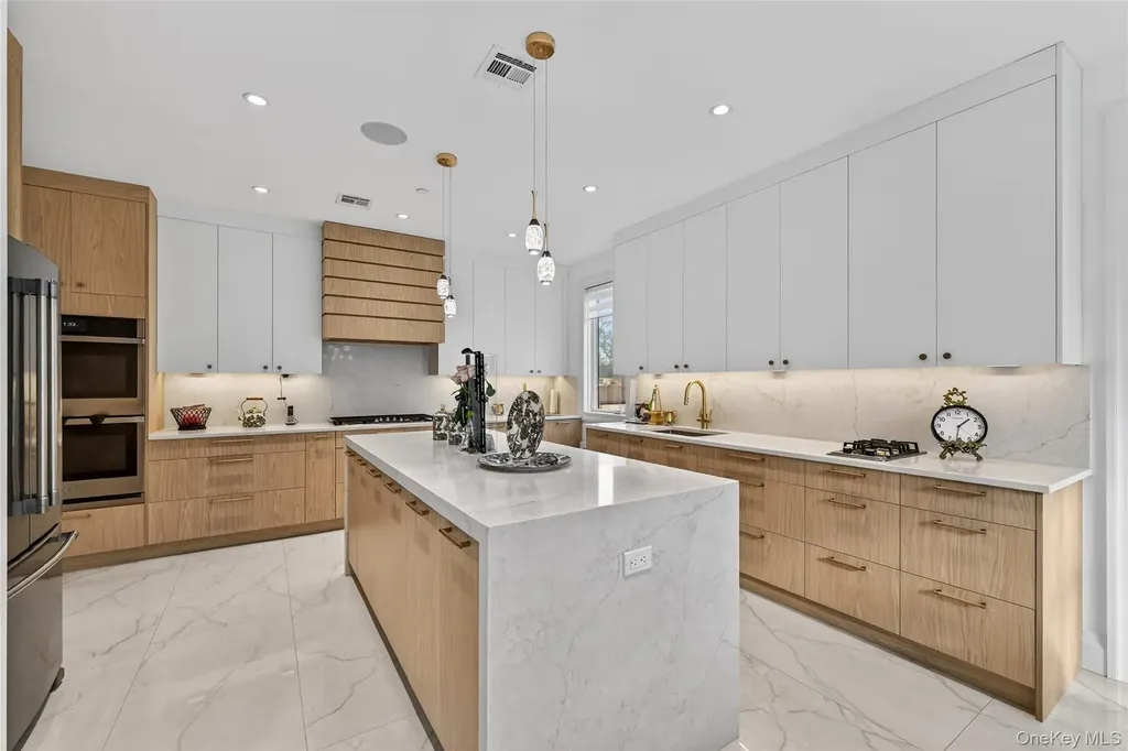 27 Ellish Parkway Spring Valley NY 10977