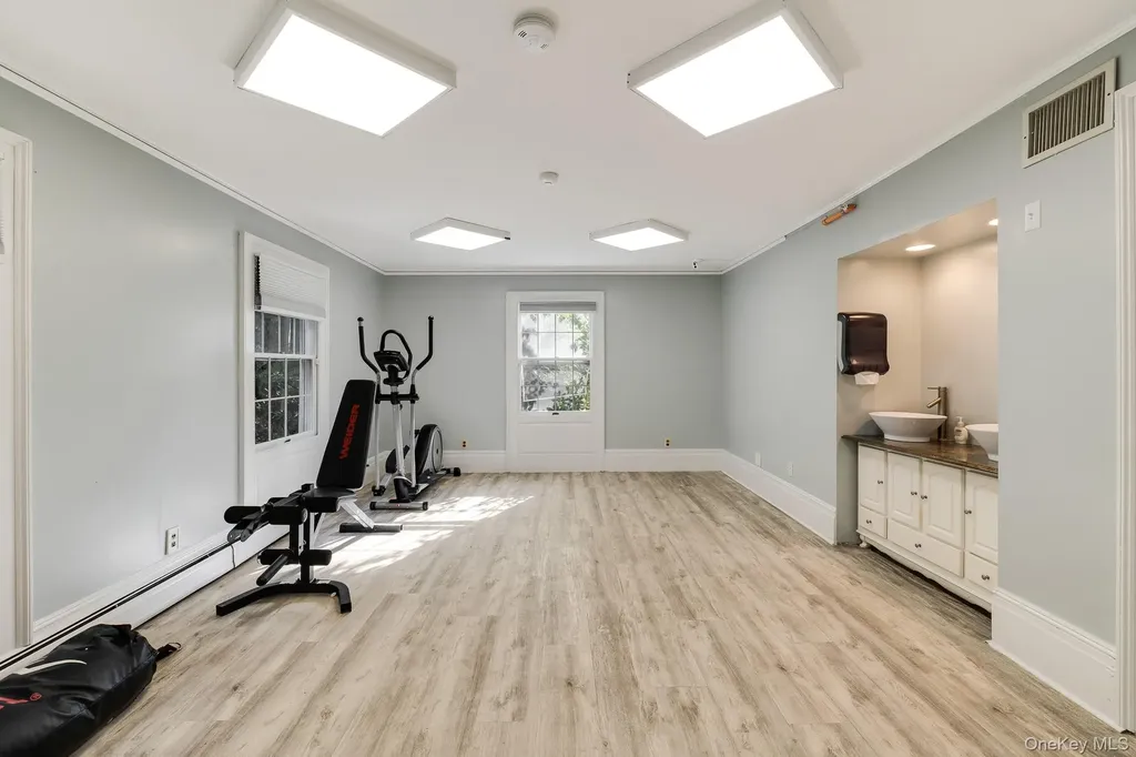 996 Haverstraw Road Suffern NY 10901