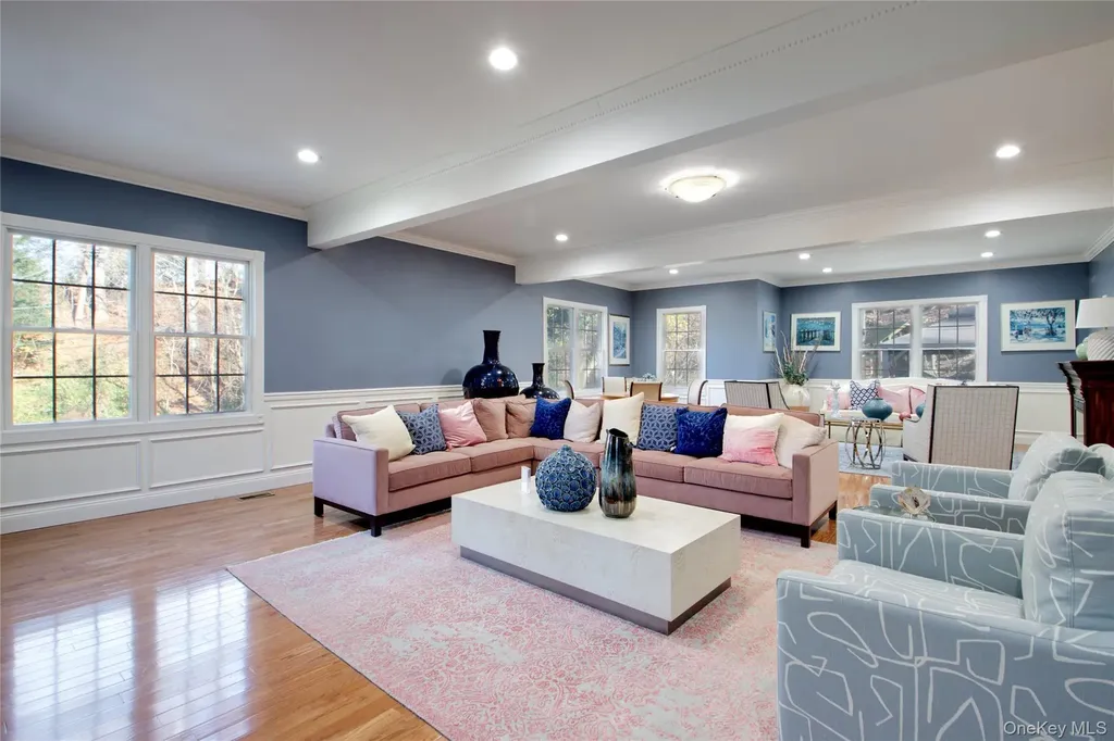 50 Davis Lane Roslyn NY 11576