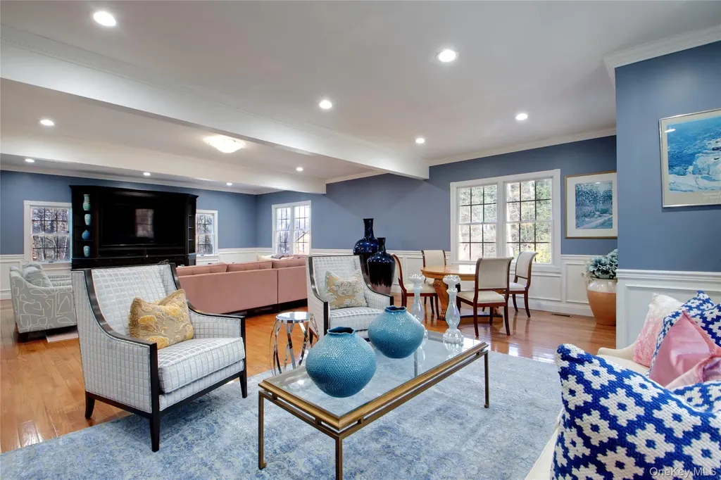 50 Davis Lane Roslyn NY 11576