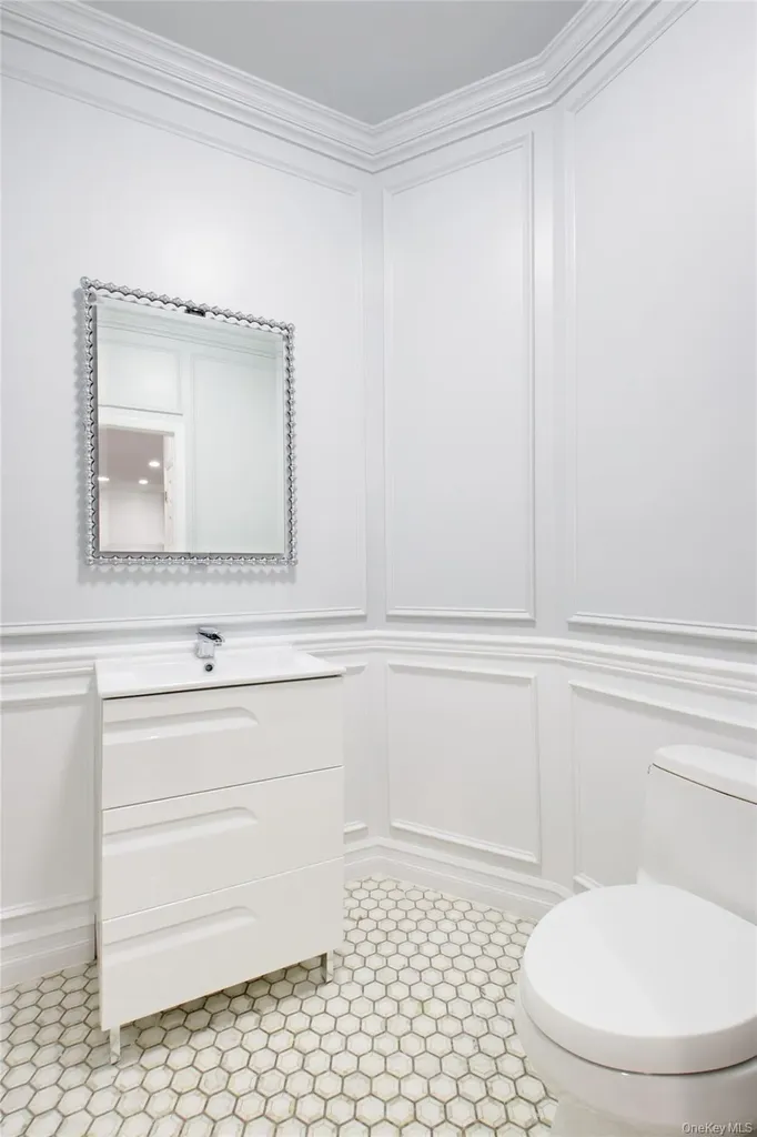 50 Davis Lane Roslyn NY 11576