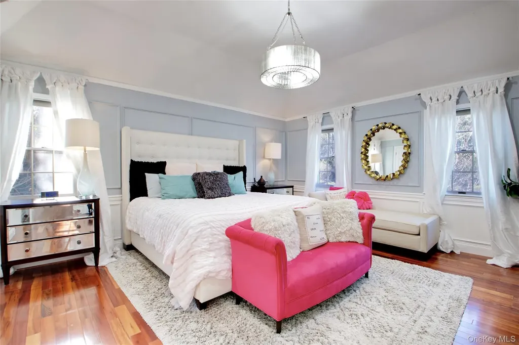50 Davis Lane Roslyn NY 11576