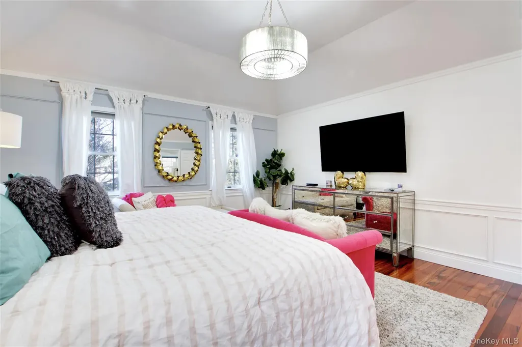50 Davis Lane Roslyn NY 11576