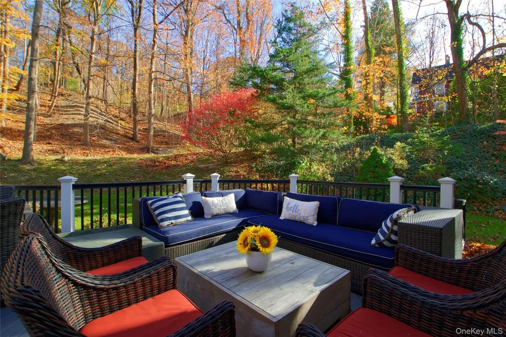 50 Davis Lane Roslyn NY 11576