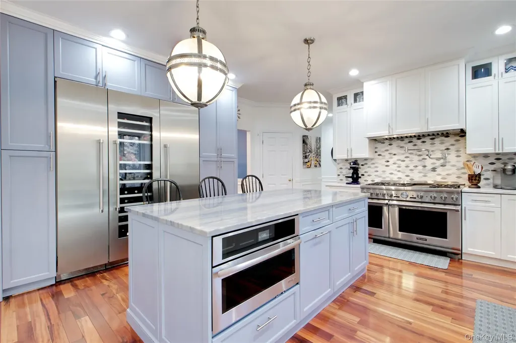 50 Davis Lane Roslyn NY 11576