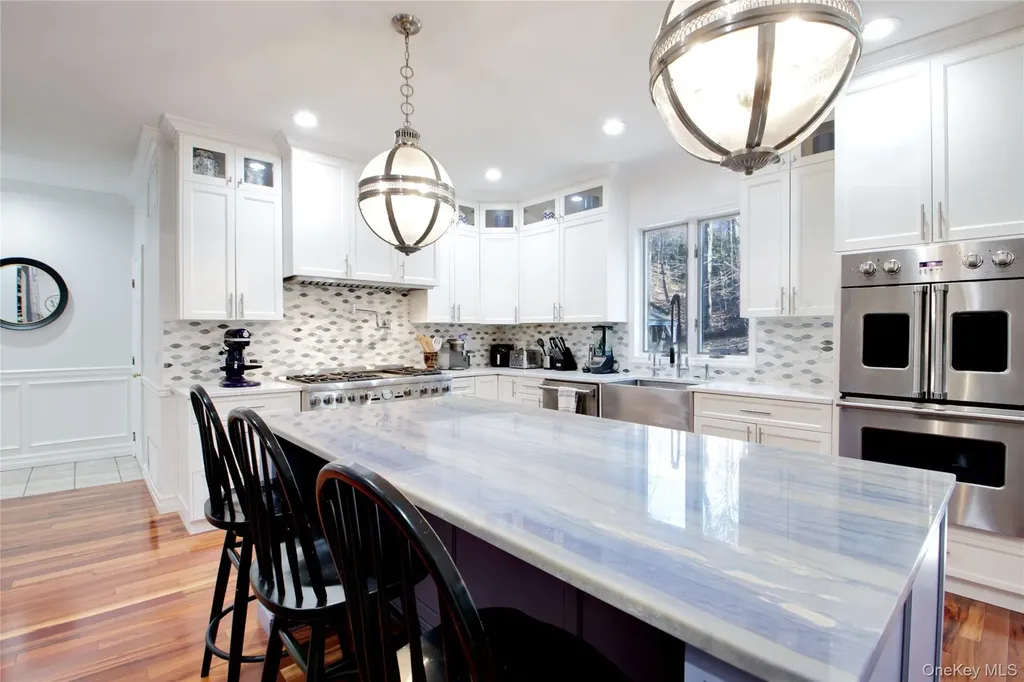 50 Davis Lane Roslyn NY 11576