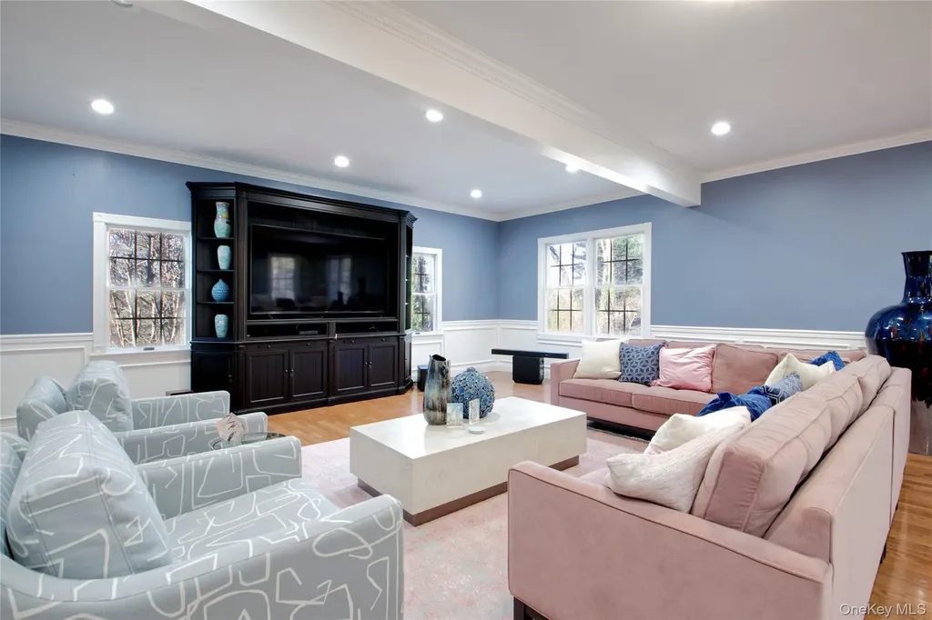 50 Davis Lane Roslyn NY 11576