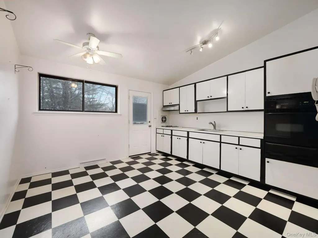 6 Pennington Way Spring Valley NY 10977