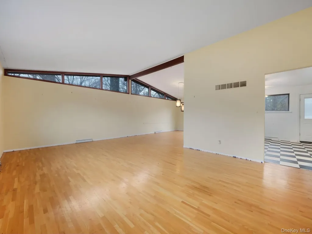 6 Pennington Way Spring Valley NY 10977