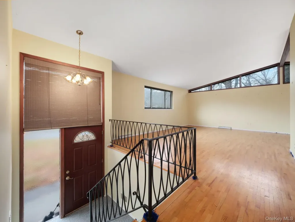 6 Pennington Way Spring Valley NY 10977