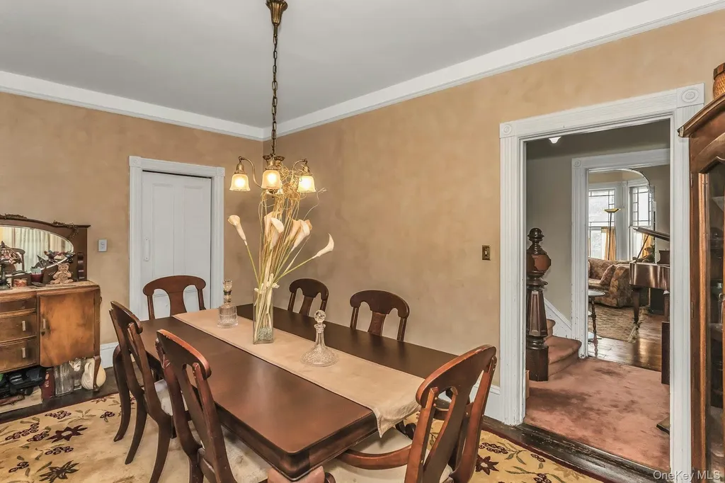64 Bryant Avenue Roslyn Harbor NY 11576