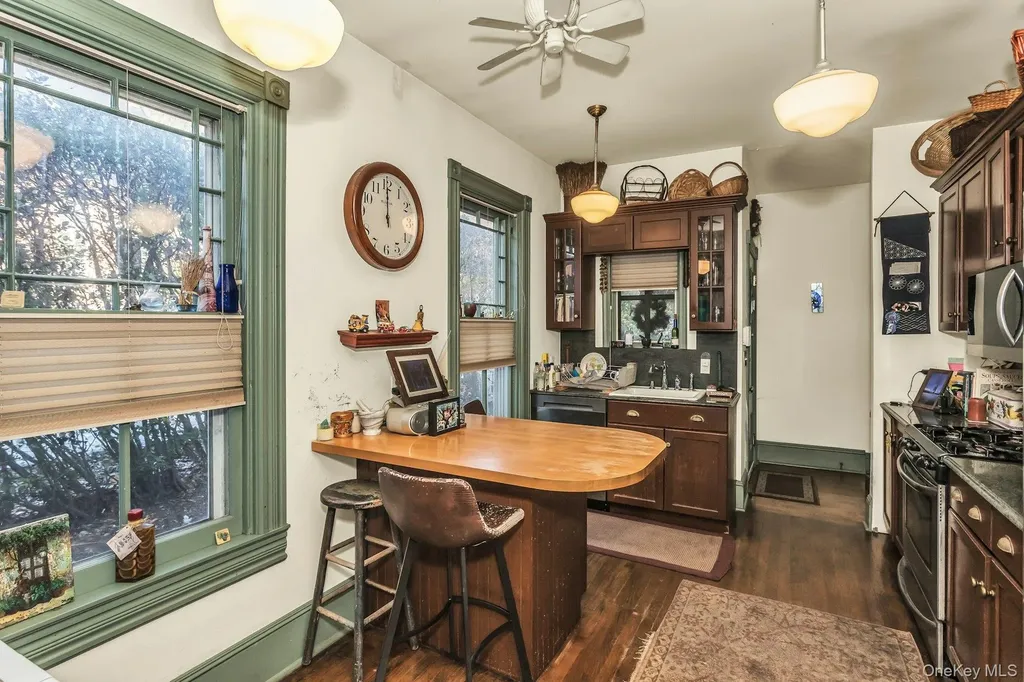 64 Bryant Avenue Roslyn Harbor NY 11576