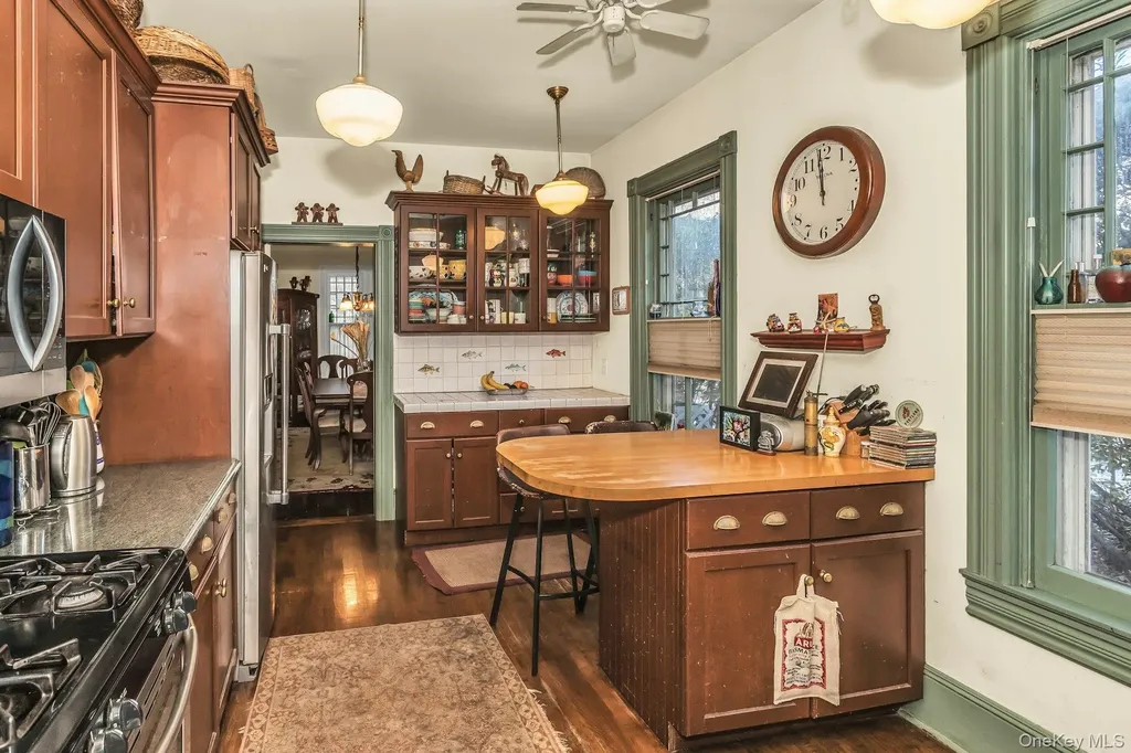 64 Bryant Avenue Roslyn Harbor NY 11576