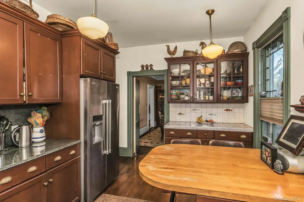 64 Bryant Avenue Roslyn Harbor NY 11576