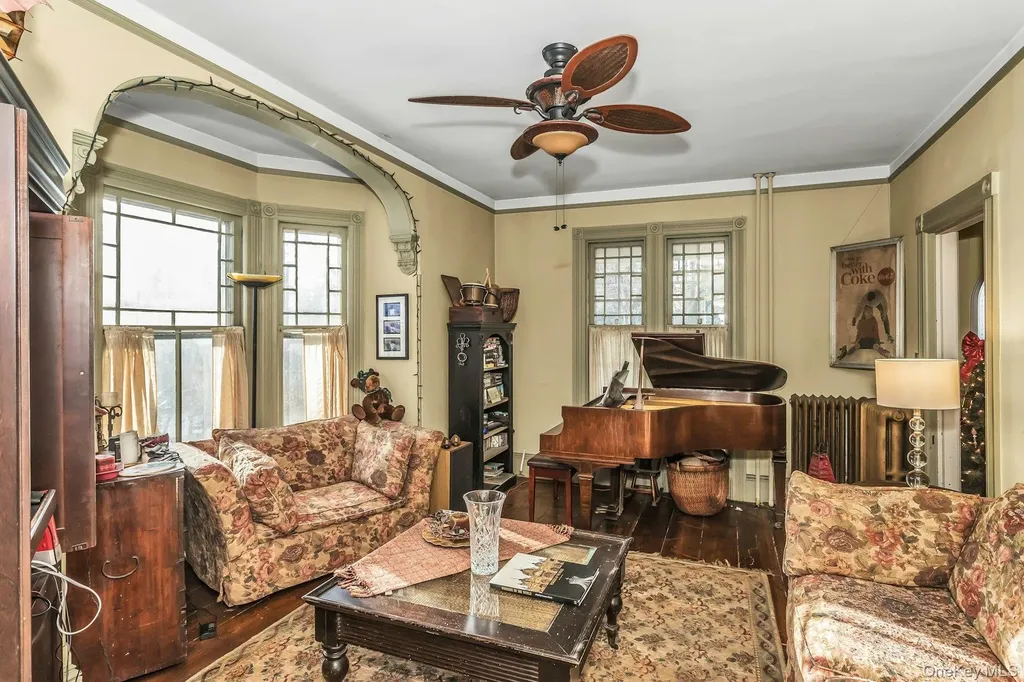 64 Bryant Avenue Roslyn Harbor NY 11576